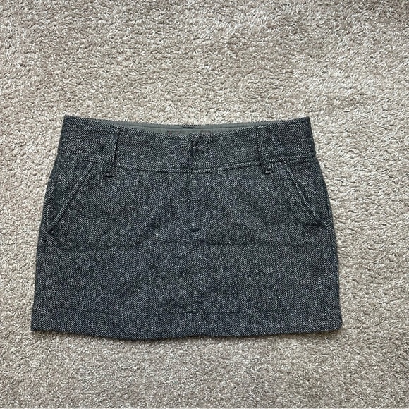 Y2K American Eagle Herringbone Wool Mini Skirt Size 6 Gray/Black - Picture 1 of 6